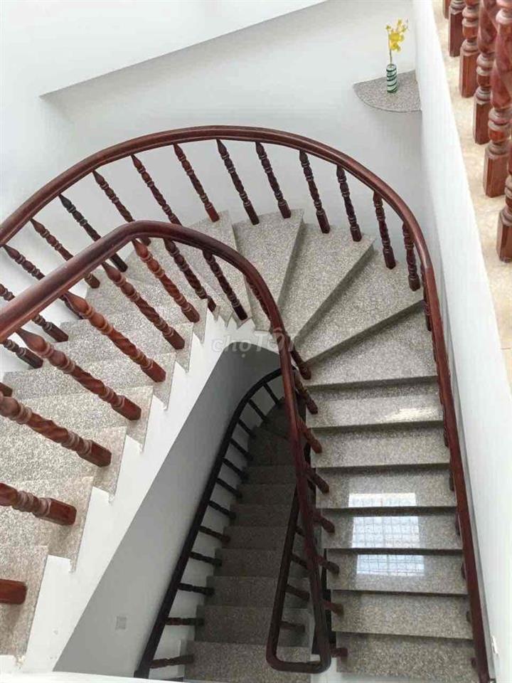 Cho Thuê Nhà Nguyên Căn 5x18m, 1 Trệt 2 Lầu + Sân Thượng, giá 22 Tr/