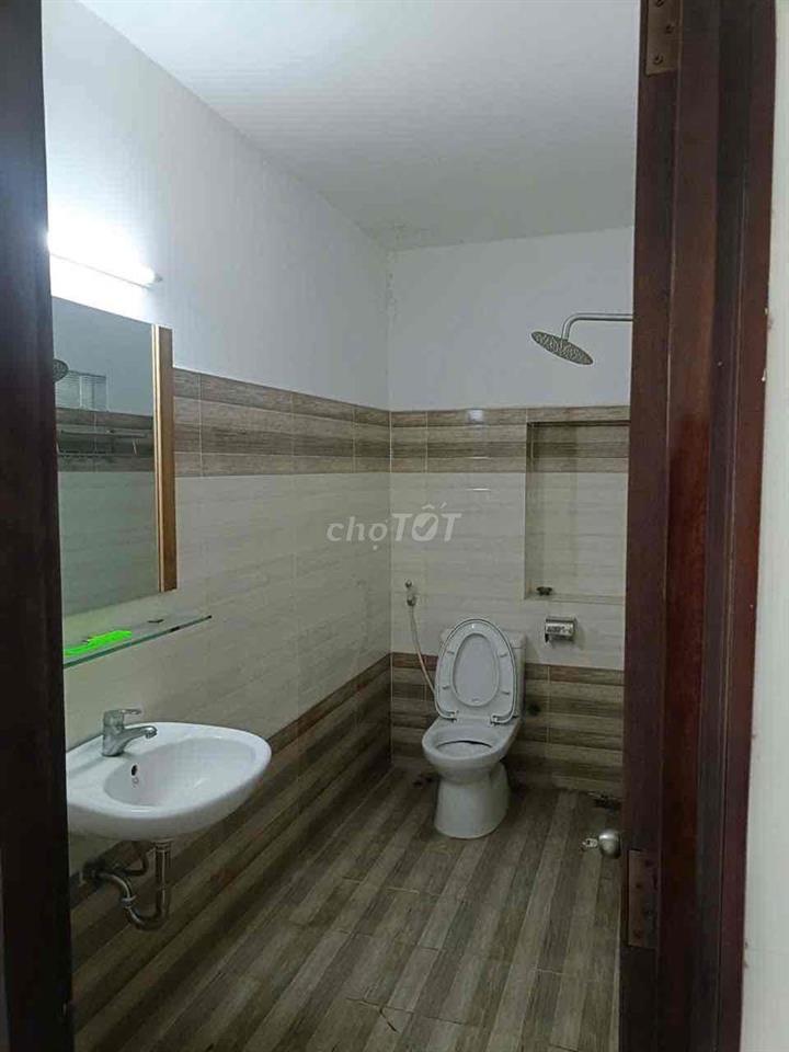 Cho Thuê Nhà Nguyên Căn 5x18m, 1 Trệt 2 Lầu + Sân Thượng, giá 22 Tr/