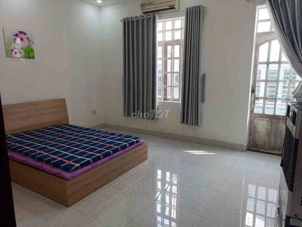 Cho Thuê Nhà Nguyên Căn 5x18m, 1 Trệt 2 Lầu + Sân Thượng, giá 22 Tr/