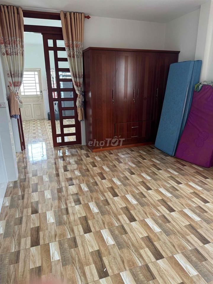 cho thuê phòng ở ghép.nhà vệ sinh ngoài .tầng 1