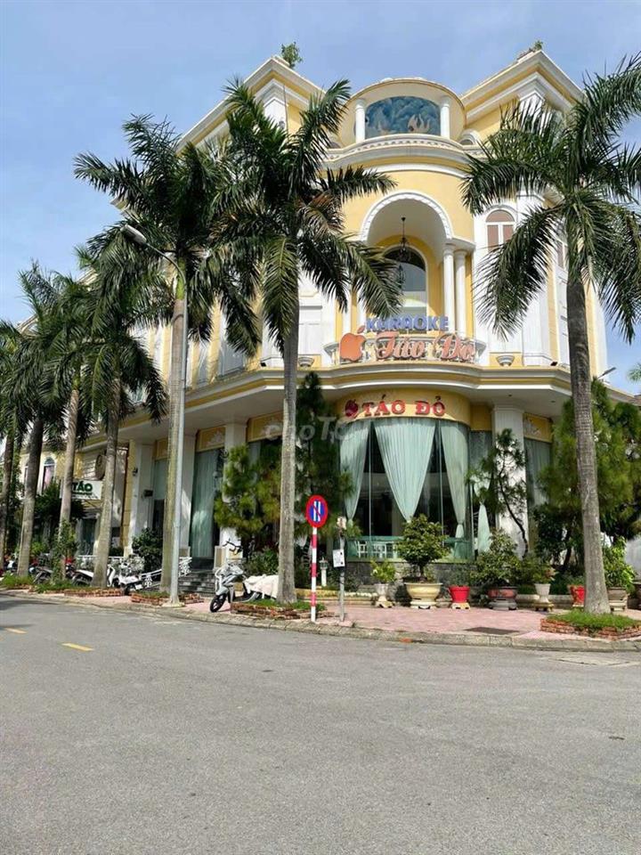 Tòa nhà Karaoke Táo Đỏ