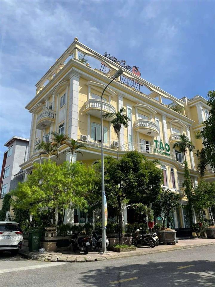 bán tòa nhà thương mai vi trí vàng, khu  Kiểm Huệ trung tâm tp Huế