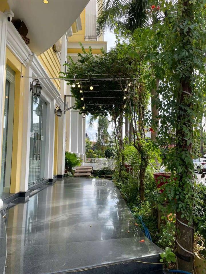 bán tòa nhà thương mai vi trí vàng, khu  Kiểm Huệ trung tâm tp Huế