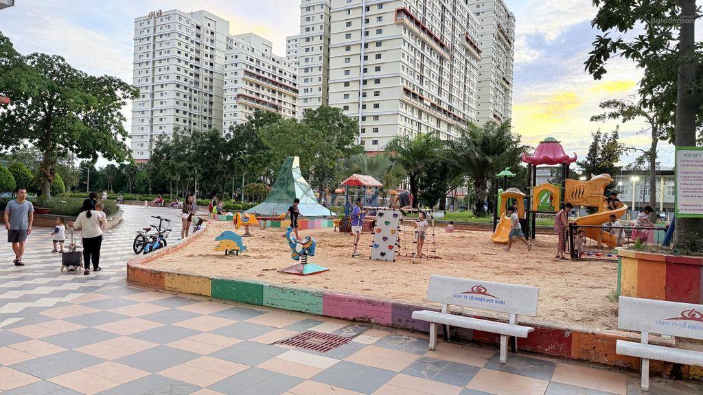 Chính chủ cần bán căn hộ tầng cao, view sông chung cư The Era Town