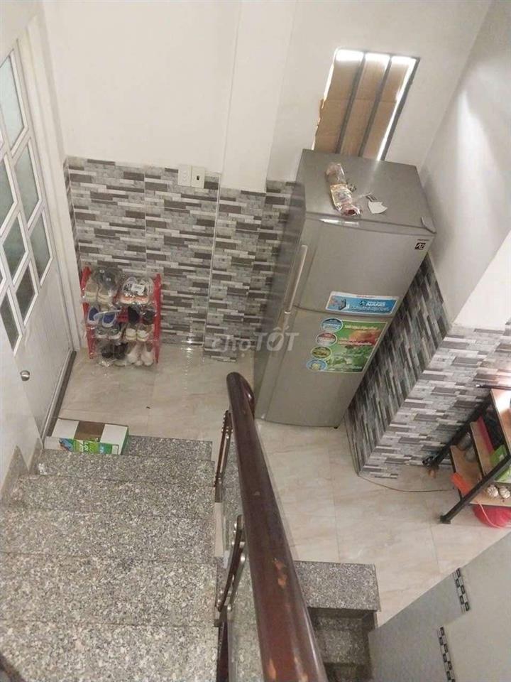 cần ra gấp căn hộ bình dân cho sinh viên full khách