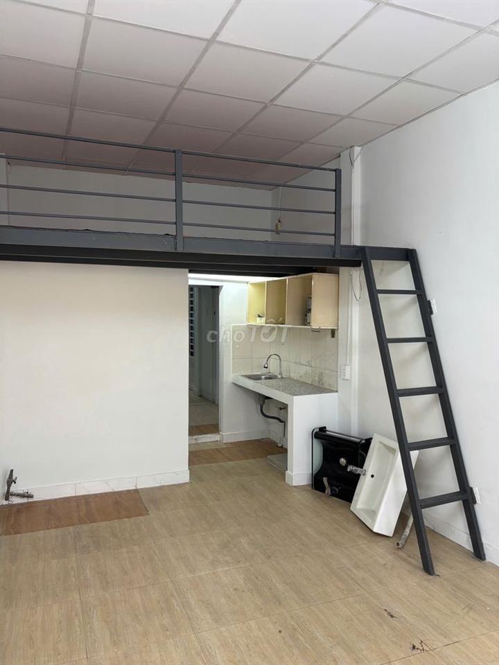 Cho thuê nguyên căn mặt tiền Đoàn Văn Bơ, Quận 4 - Dt 44,5m2- 4PN,4WC