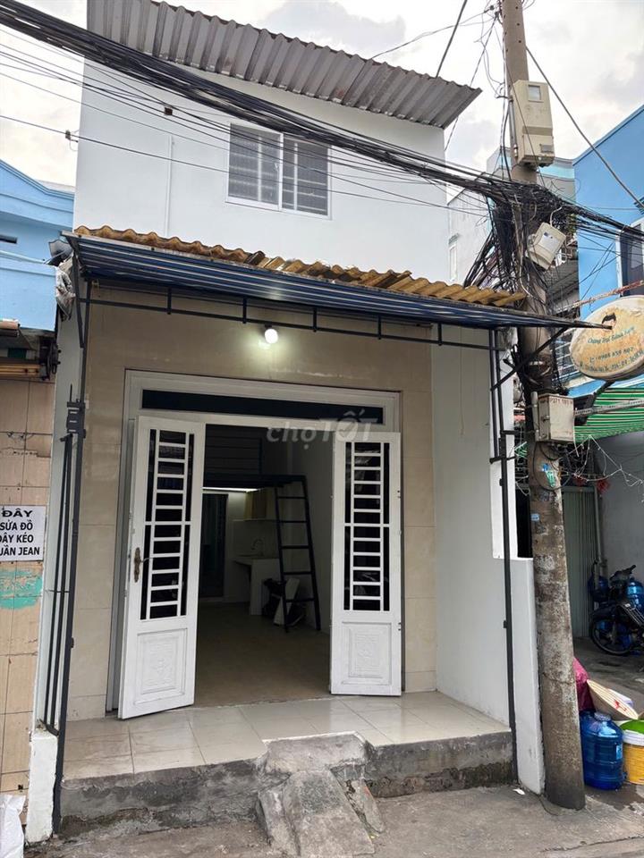 Cho thuê nguyên căn mặt tiền Đoàn Văn Bơ, Quận 4 - Dt 44,5m2- 4PN,4WC