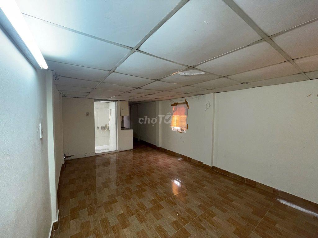 Cho thuê nguyên căn mặt tiền Đoàn Văn Bơ, Quận 4 - Dt 44,5m2- 4PN,4WC