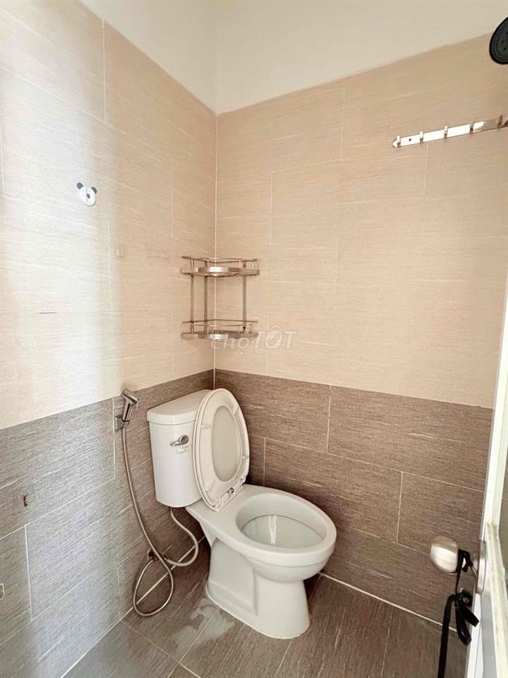 CHO THUÊ PHÒNG CỬA SỔ NGAY CHỢ TÂN QUY