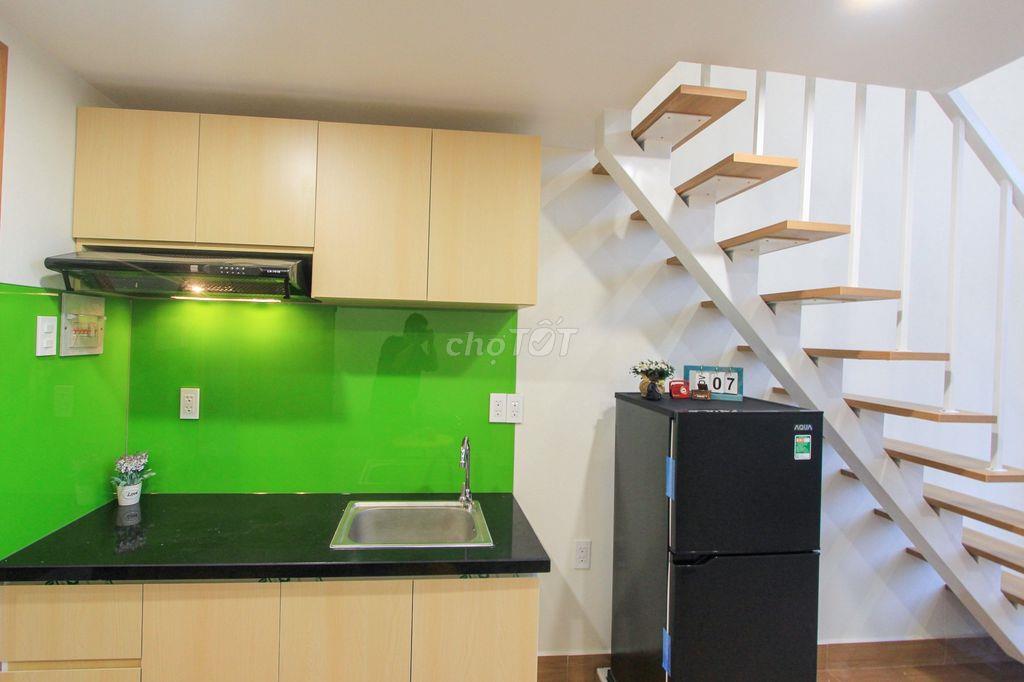 Cho thuê phòng gác - studio bancong full nội thất - ngay UFM, KCX, Q4