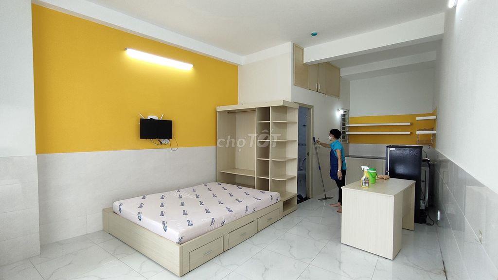 Phòng mới cửa sổ lớn, rộng rãi, ngay Huỳnh Tấn Phát gần KCX Tân Thuận