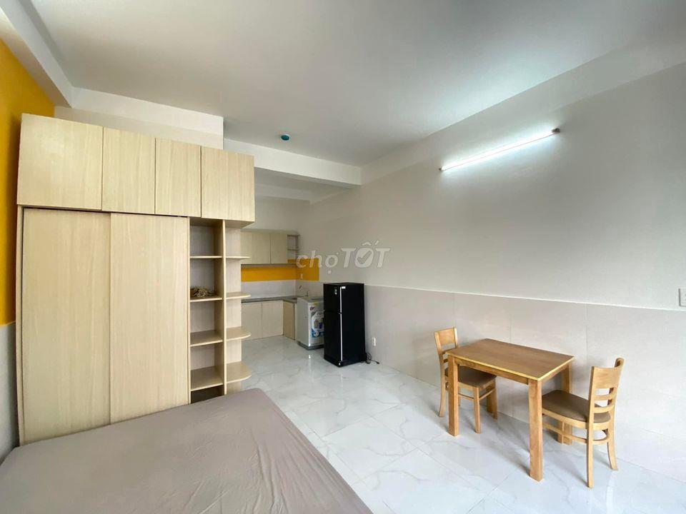 Phòng mới cửa sổ lớn, rộng rãi, ngay Huỳnh Tấn Phát gần KCX Tân Thuận