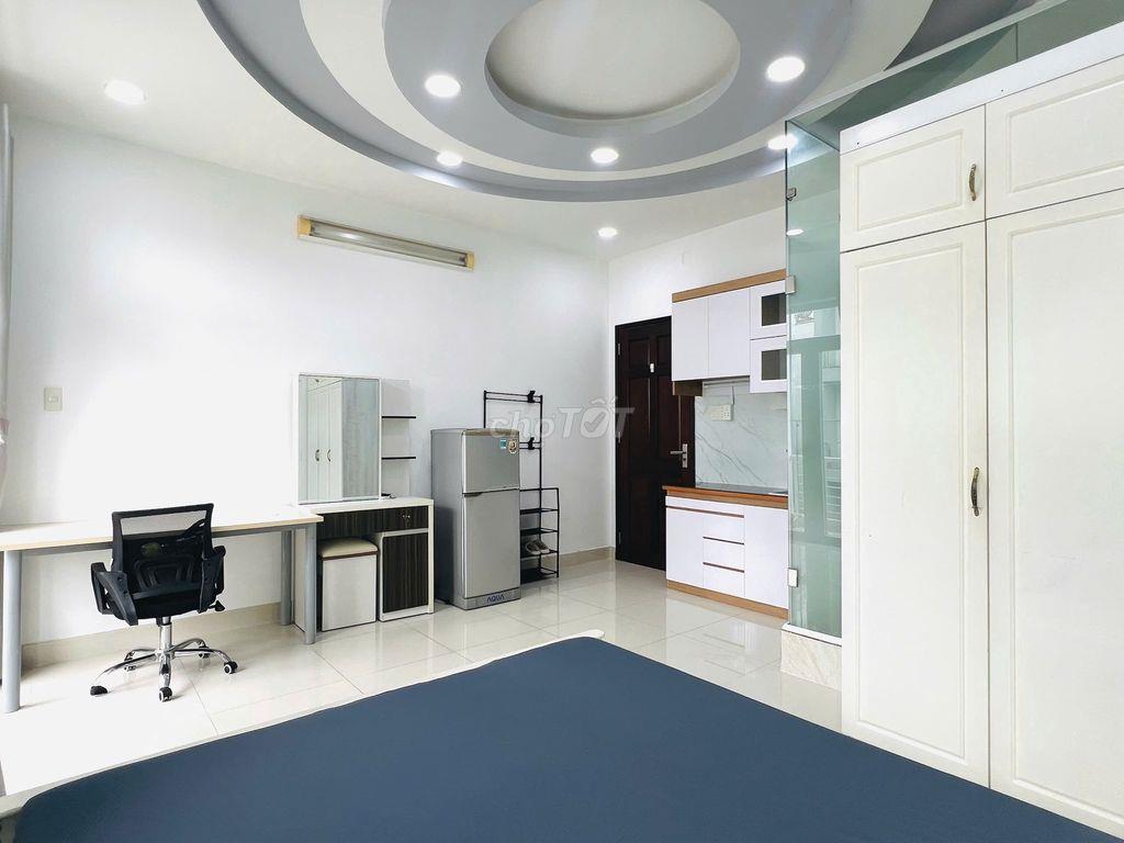 Phòng ban công đón gió khu cây xanh thoáng mát, full nội thất Quận 7