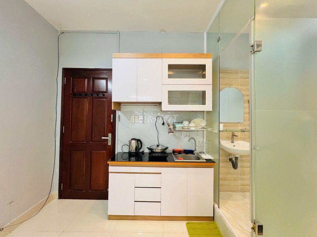 Phòng ban công đón gió khu cây xanh thoáng mát, full nội thất Quận 7
