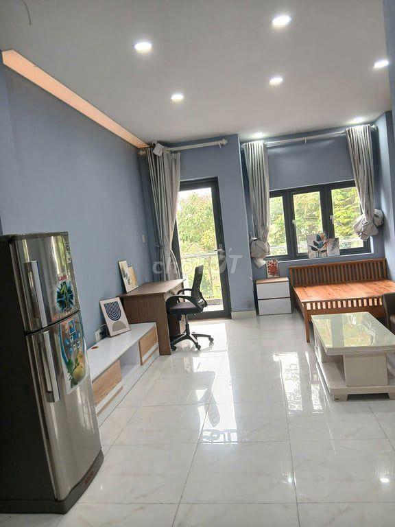 Trống sẵn phòng ban công, máy giặt riêng, khu công viên Tân Quy Đông