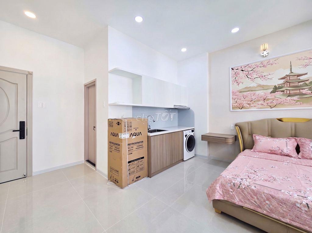 Phòng đẹp, có sẵn máy giặt riêng, rộng rãi cho 2 người ngay Quận 7