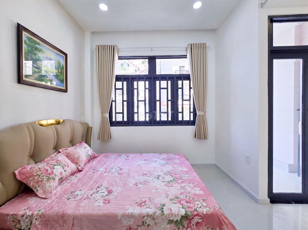 Phòng đẹp, có sẵn máy giặt riêng, rộng rãi cho 2 người ngay Quận 7