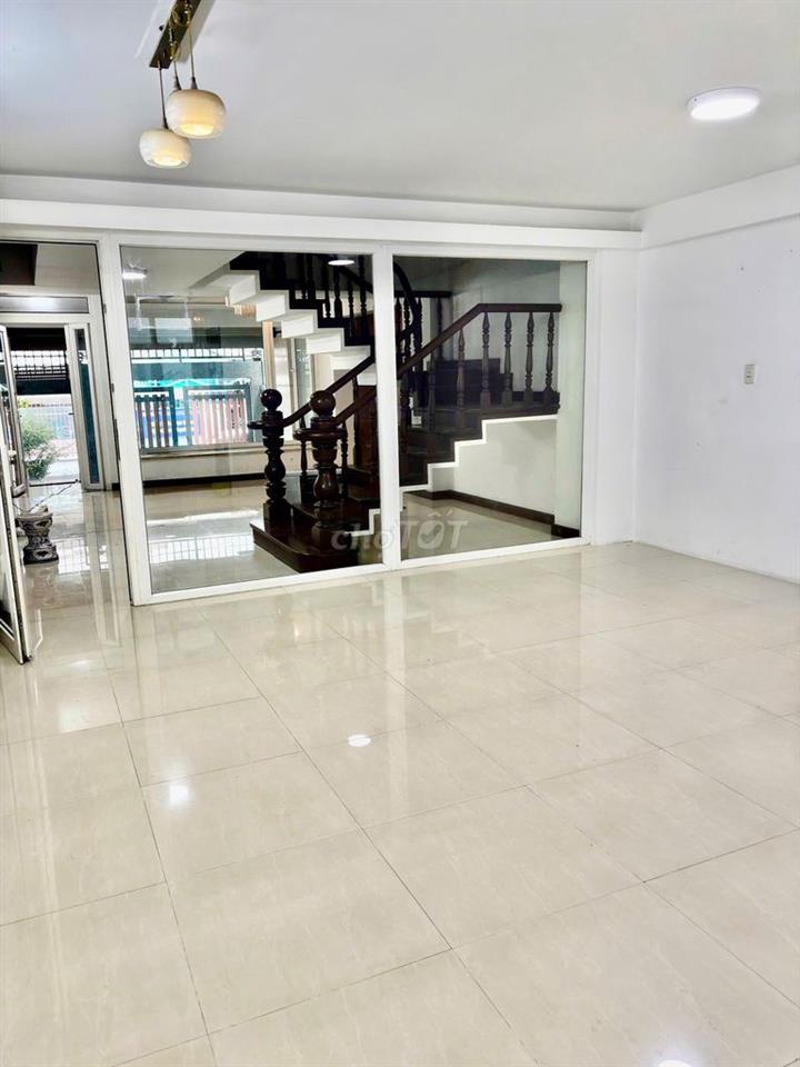 Mặt bằng Him lam Quận 7 gần 100m2, phù hợp văn phòng, tiệm neo..