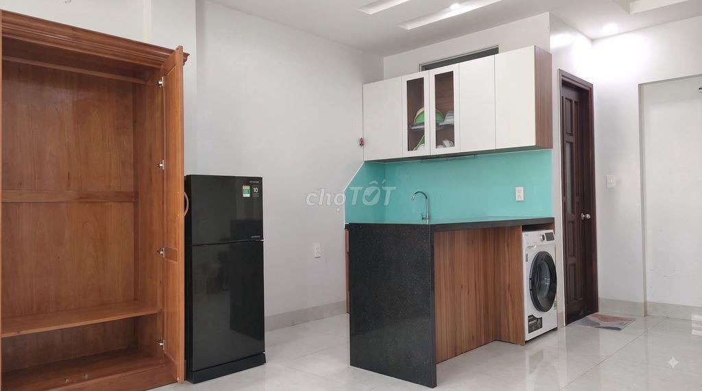 Thuê phòng 40m2 có ban công, máy giặt riêng, bếp chữ L ở Quận 7