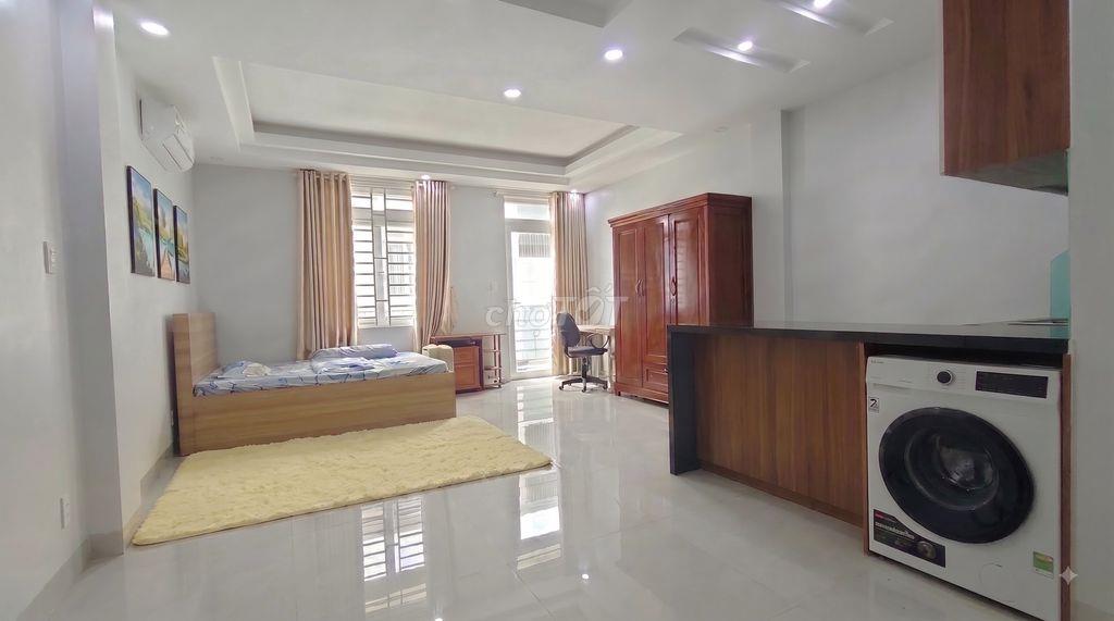 Thuê phòng 40m2 có ban công, máy giặt riêng, bếp chữ L ở Quận 7