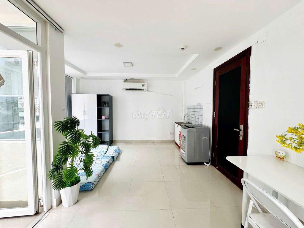 Cho thuê phòng ban công có sẵn máy giặt gần KCX Tân Thuận Quận 7