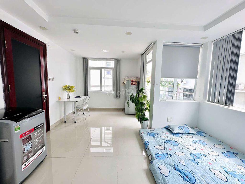 Cho thuê phòng ban công có sẵn máy giặt gần KCX Tân Thuận Quận 7