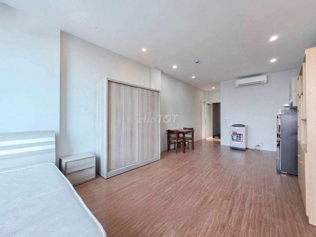 Căn hộ 1PN ban công, phòng rộng, máy giặt trống sẵn ở liền Quận 7