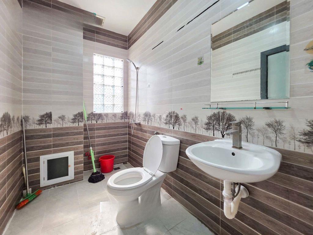 Căn hộ 1PN ban công, phòng rộng, máy giặt trống sẵn ở liền Quận 7