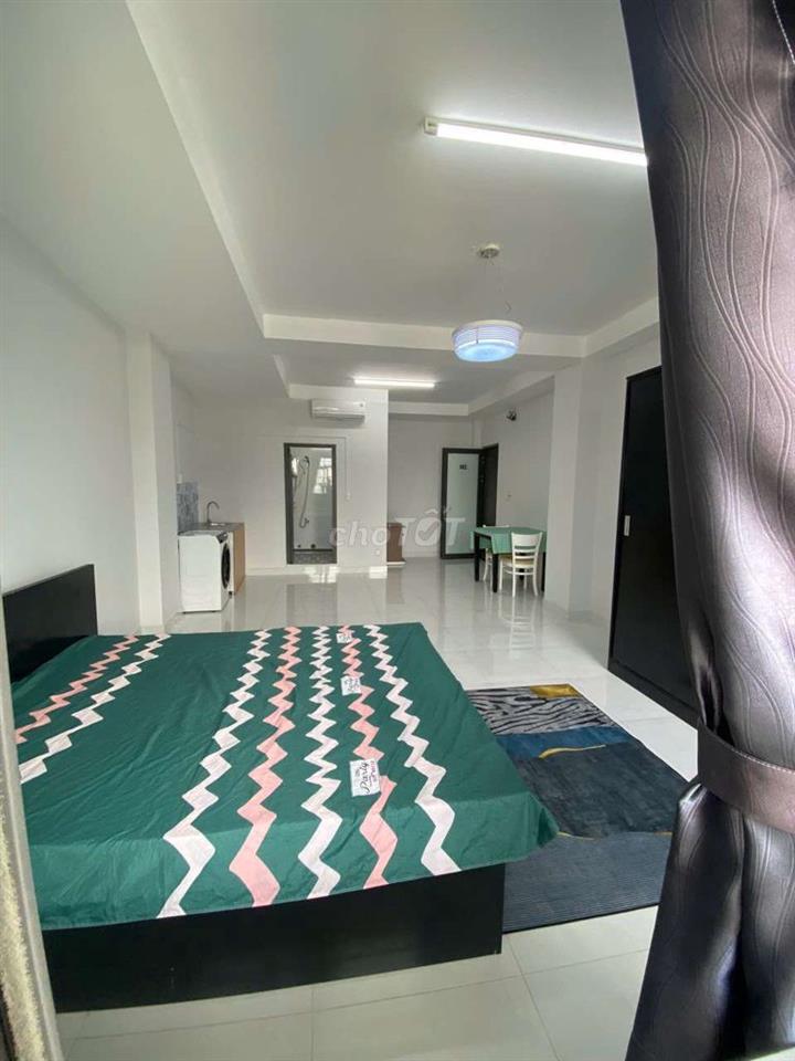 Phòng có ban công gần 40m2 máy giặt riêng, trống sẵn gần Lotte quận 7
