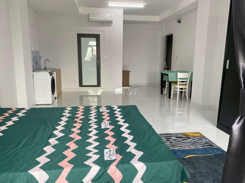 Phòng có ban công gần 40m2 máy giặt riêng, trống sẵn gần Lotte quận 7