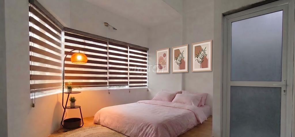Phòng ban công, cửa sổ lớn, đầy đủ nội thất ở kdc Tân Quy sát Lotte Q7