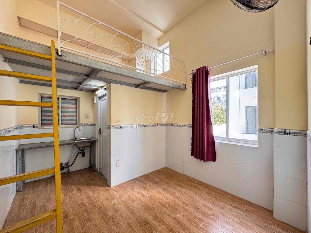 DUPLEX MÁY LẠNH CỬA SỔ GÁC CAO QUA ĐẠI HỌC UFM CHỈ 5 PHÚT