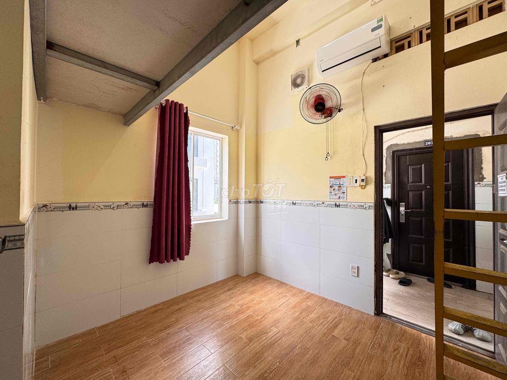 DUPLEX MÁY LẠNH CỬA SỔ GÁC CAO QUA ĐẠI HỌC UFM CHỈ 5 PHÚT