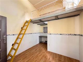 DUPLEX MÁY LẠNH CỬA SỔ GÁC CAO QUA ĐẠI HỌC UFM CHỈ 5 PHÚT