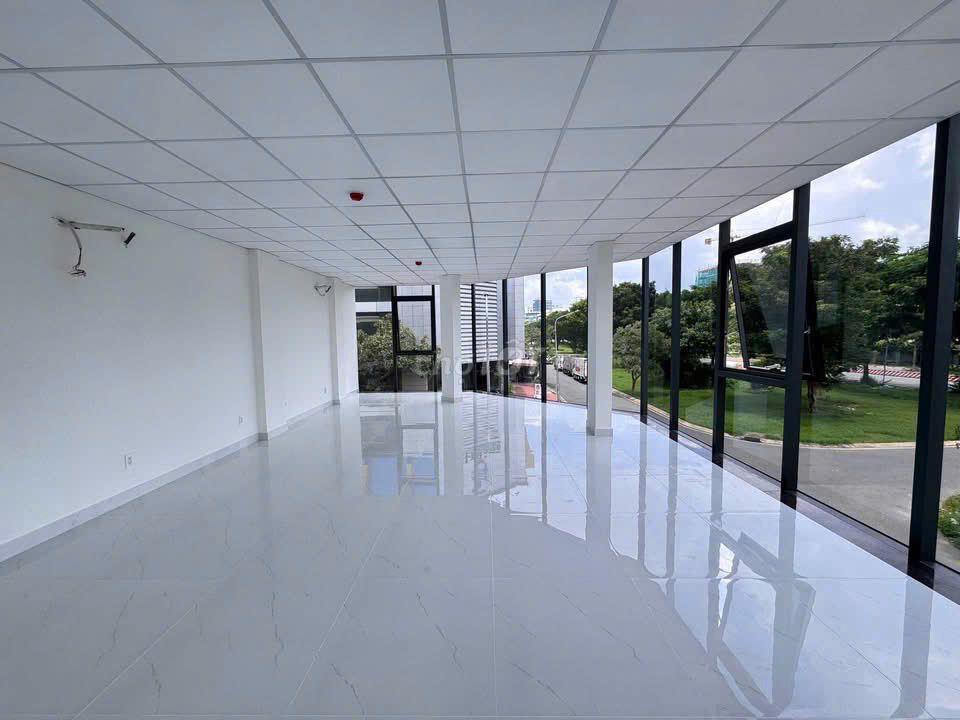  CHO THUÊ TÒA NHÀ GÓC 3 MẶT TIỀN NGUYỄN HỮU THỌ – KDC KIM SƠN, QUẬN 7 