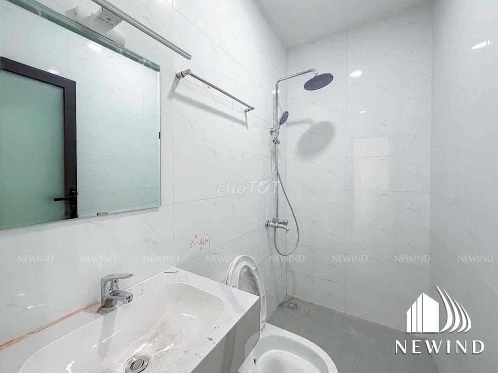 KHAI TRƯƠNG CĂN HỘ THIẾT KẾ HIỆN ĐẠI ĐỐI DIỆN RMIT BAN CÔNG, CỬA SỔ