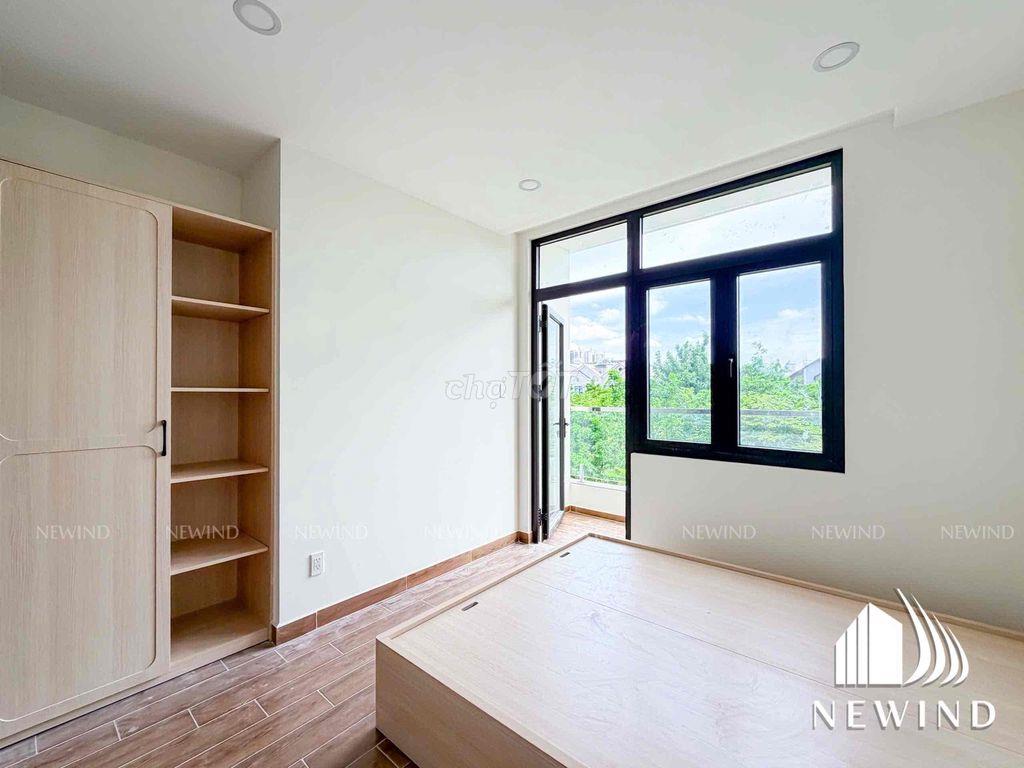 KHAI TRƯƠNG CĂN HỘ THIẾT KẾ HIỆN ĐẠI ĐỐI DIỆN RMIT BAN CÔNG, CỬA SỔ