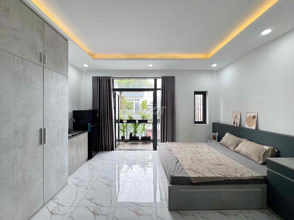 KHAI TRƯƠNG STUDIO FULL NỘI THẤT HIỆN ĐẠI CÓ BAN CÔNG CỬA SỔ THOÁNG