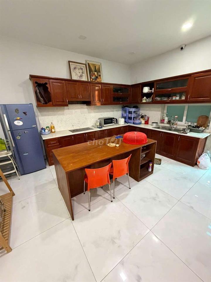 Studio, CHDV cho thuê phòng trọ sinh viên RMIT, Nhân Viên văn phòng
