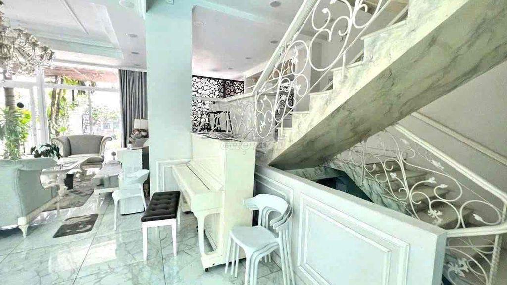 🏡 Ở LIỀN/ K KÉN KHÁCH/ CHO THUÊ VILLA PMVPH Q7-4PN HỒ BƠI- Giá 3000$.