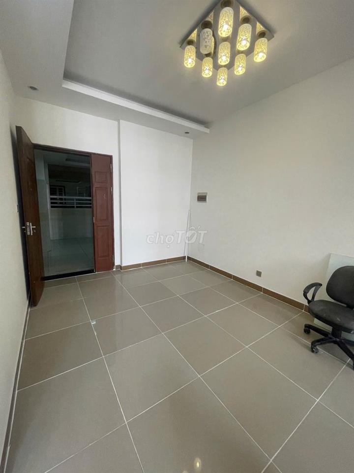 Cho thuê 90m2, 2pn, 2wc, nhà trống. Giá 7.5 triệu
