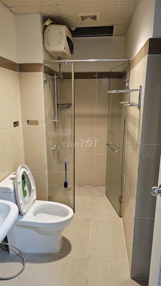 Cho thuê căn hộ 160m2, 3pn, 4wc, nội thất.