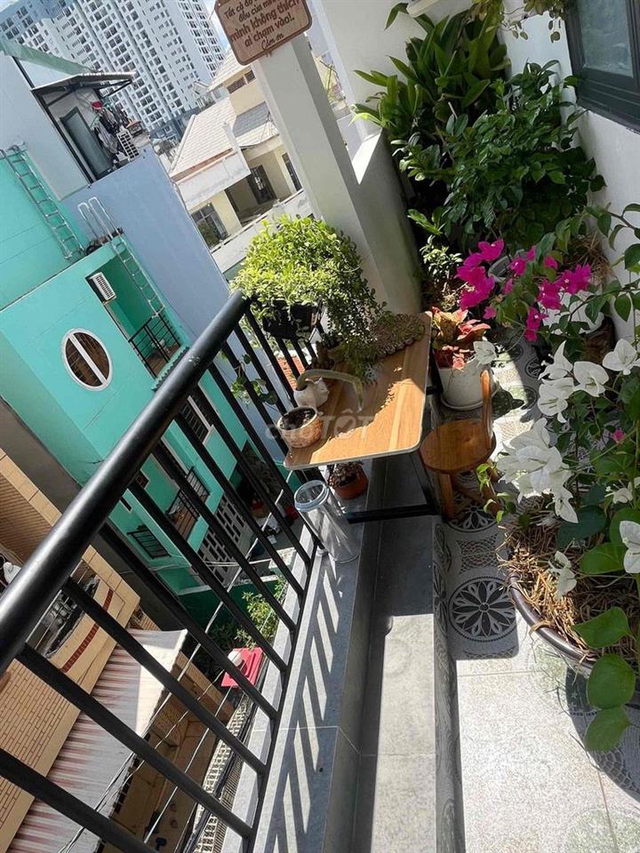 Mới xây tone gỗ nội thất cao cấp Cửa Sổ Trời Bancol
