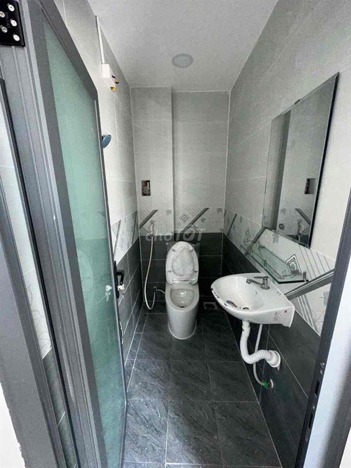 nhà mới xây lô nhì 99,6m2, 2phòng ngủ, đừơng huỳnh tấn phát