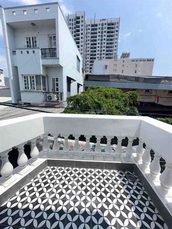 nhà mới xây lô nhì 99,6m2, 2phòng ngủ, đừơng huỳnh tấn phát