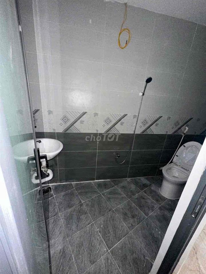 nhà mới xây lô nhì 99,6m2, 2phòng ngủ, đừơng huỳnh tấn phát