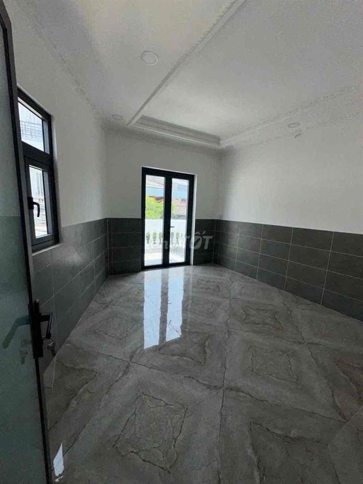 nhà mới xây lô nhì 99,6m2, 2phòng ngủ, đừơng huỳnh tấn phát