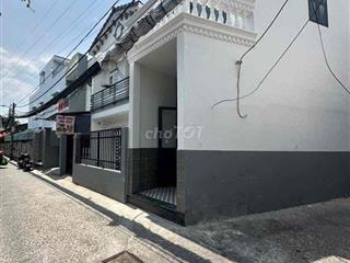 nhà mới xây lô nhì 99,6m2, 2phòng ngủ, đừơng huỳnh tấn phát
