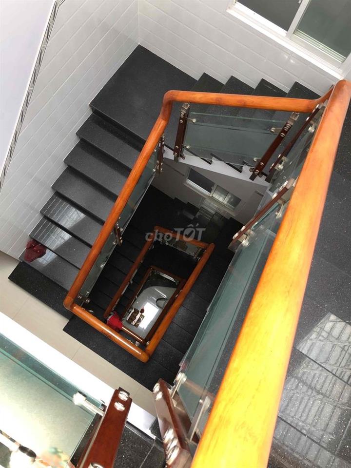 Bán nhà mặt tiền