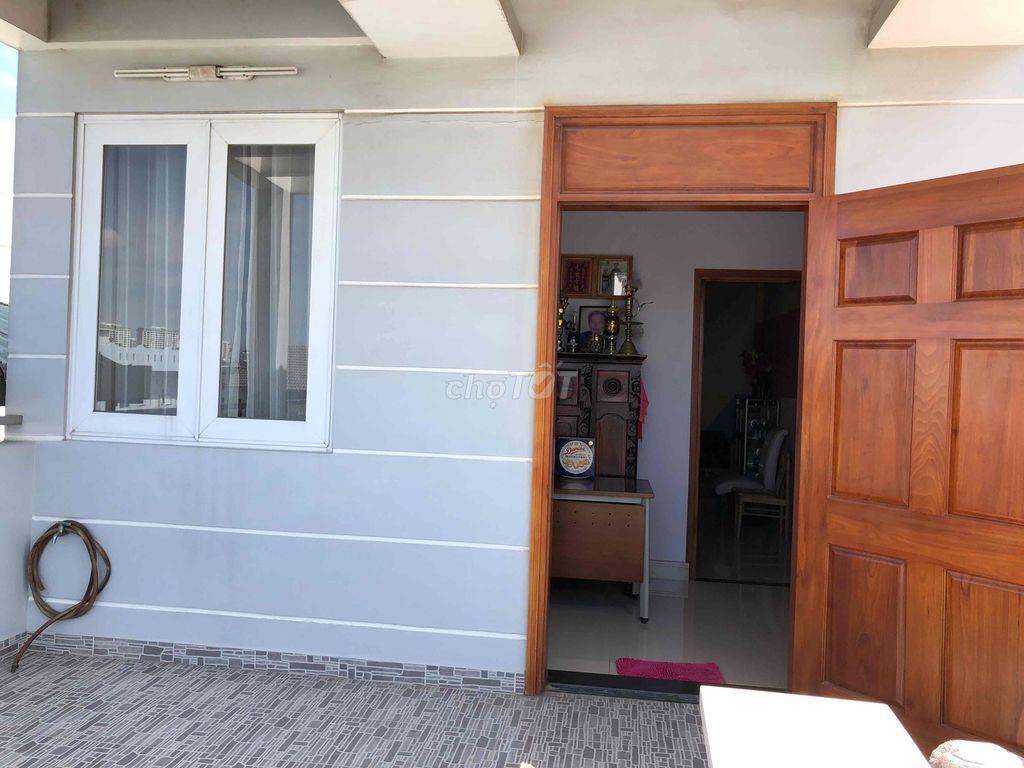 Bán nhà mặt tiền
